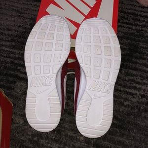 New burgundy Nike tanjum size 7.5